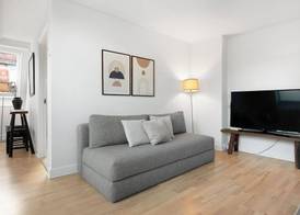 Sanders Leaves - Cute 1-bdr Apt w Terrace 3