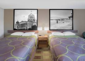 Super 8 by Wyndham Toledo 2