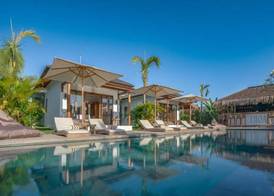 EHOA NYANYI BEACH Boutique Hotel - In front of entrance to NUANU 5
