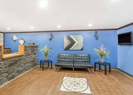 Days Inn by Wyndham Lavonia 2