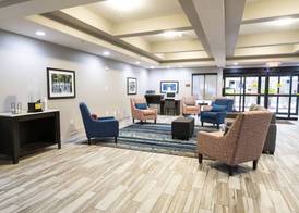 Comfort Inn & Suites Near Medical Center 4