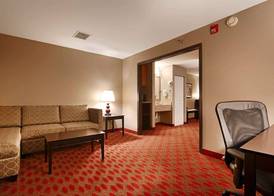 Baymont by Wyndham Brooklyn Center 4