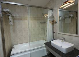 Days Hotel By Wyndham Neemrana 4