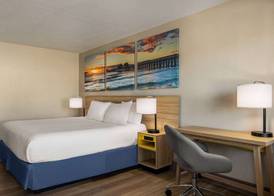 Days Inn by Wyndham Cocoa Beach Port Canaveral 5