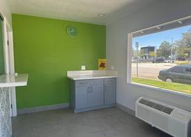 Hi-Way Host Motel 5