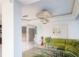Steris Elegant Beach Hotel 4