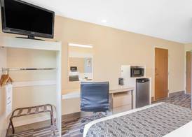 Microtel Inn and Suites Clear Lake 4