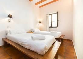 AinB Las Ramblas-Guardia Apartments 4