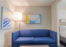 Holiday Inn Express & Suites KANSAS CITY AIRPORT by IHG 4