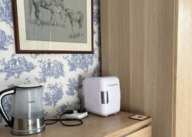 Lowri Cottage Hotel 5
