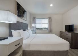 Soka Suites Dallas - Las Colinas 5
