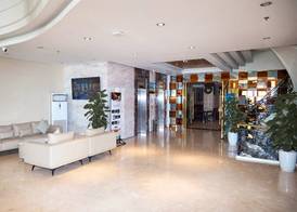 Holiday Beach Hotel Danang 5