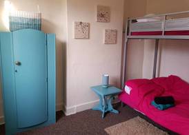 House - Sleeps 4 - Pets Ok - Parking - Garden 3