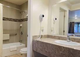 Monterey Oceanside Inn 3