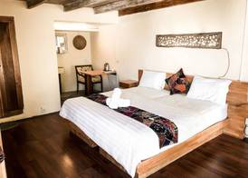 Tree House Lodge 5