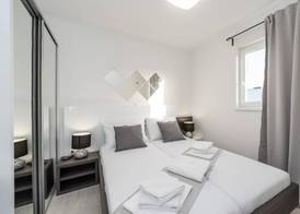 Apartments & Rooms Pool Villas Maris 5