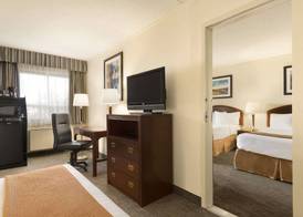 Travelodge by Wyndham Edmonton South 5