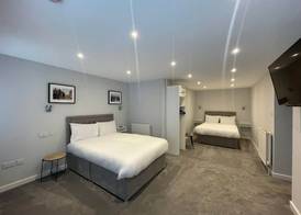 Airlie Arms Hotel 4