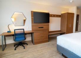 Holiday Inn Express & Suites LAS VEGAS - E TROPICANA by IHG 3