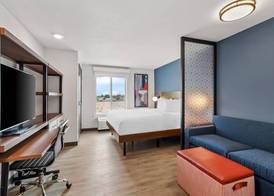 Everhome Suites El Paso Airport near Fort Bliss by Choice Hotels 5
