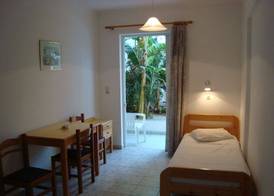 Yiannis Yard studios & apartments 2