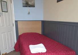 Llwynygog Guest House 2