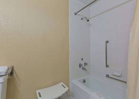Knights Inn Brenham 4