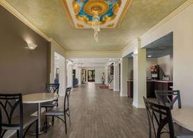 Econo Lodge Inn & Suites Diamondhead 3
