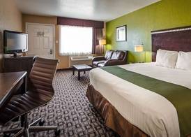 SureStay Hotel by Best Western Floresville 4