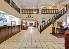 Days Inn & Suites by Wyndham Hickory 2