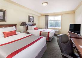Ramada by Wyndham Hinton 3