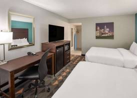 Clarion Pointe Indianapolis Northeast 4