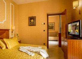 HOTEL AMALIA 4