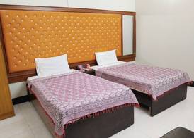 Cosy Inn Guest House Near Liaquat Nat Hospital 2