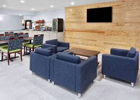 Days Inn & Suites by Wyndham Siler City 3