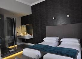 Place 24 Suites & Wellness 5