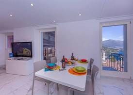 Yellow View Apartment 2