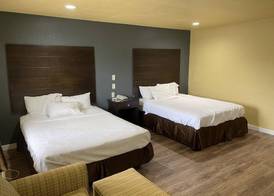 Woodridge Inn and Suites 5