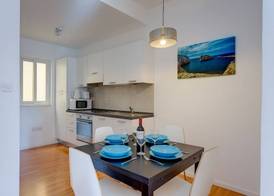 Modern Seaview Apartment, Top Location 5