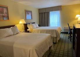 Days Inn & Suites by Wyndham Sutton Flatwoods 5