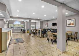 Microtel Inn & Suites by Wyndham Prairie du Chien 2