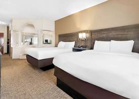 Comfort Suites near Robins Air Force Base 5