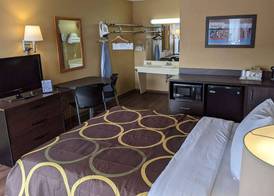 Super 8 by Wyndham Sandusky 5