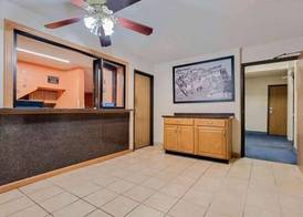 Hillside Inn & Suite 2
