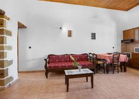 Countryside Apartment 2 With Shared Swimming Pool 4