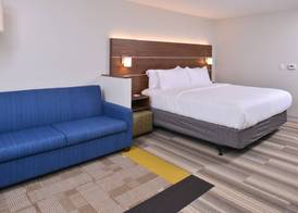 Holiday Inn Express & Suites OMAHA AIRPORT by IHG 4