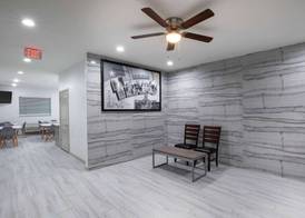 Super 8 by Wyndham Humble Houston Fallcreek 2