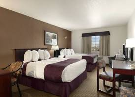 Ramada by Wyndham Red Deer Hotel & Suites 4