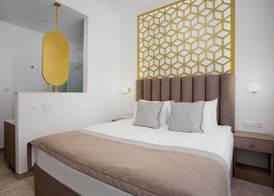 Mera Hotel 5