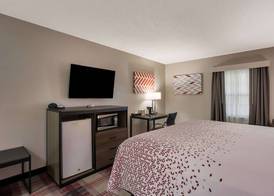 SureStay Hotel by Best Western Higginsville 4